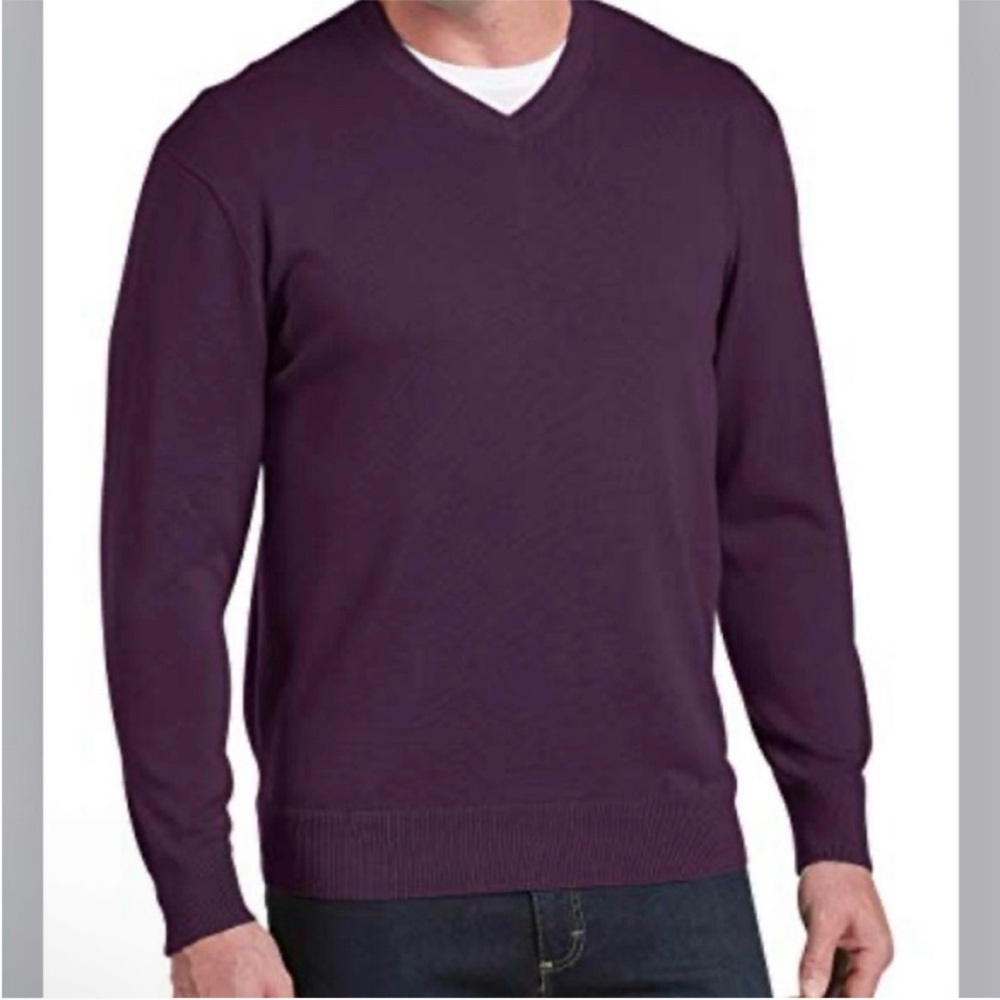 NWOT- Calvin Klein Extra Fine Merino
Wool V-neck Sweater. Size:XXL
